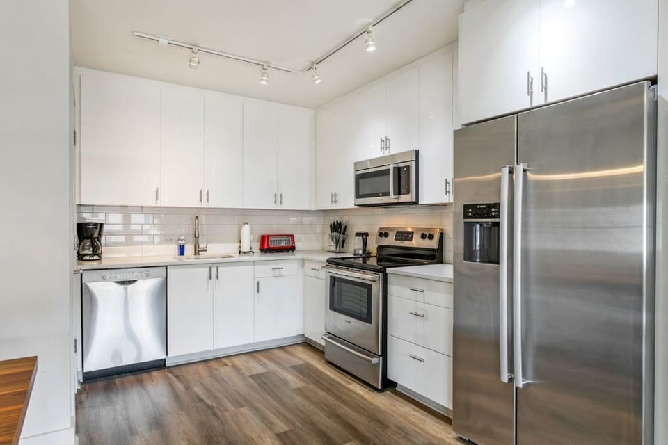 Full kitchen
