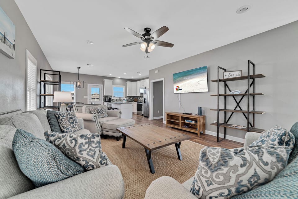 Open floor plan to enjoy all your guests together!