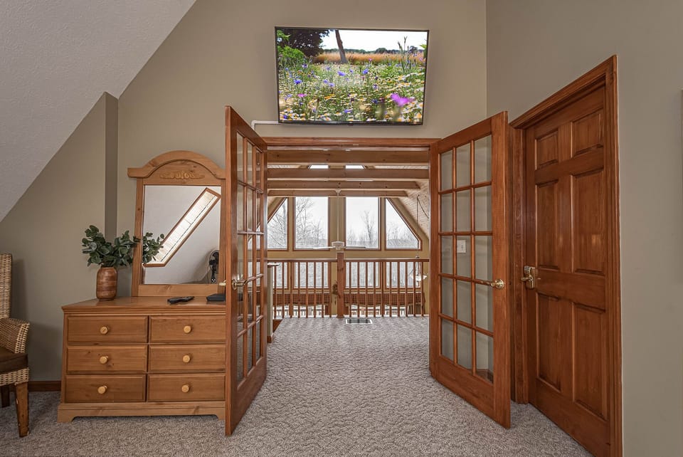 Upper Level Primary Bedroom - King Size Bed