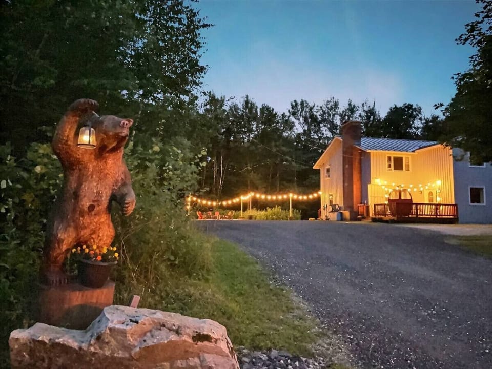 Discover Killington anew! Our spot on Killington Road ensures everything`s just a step away