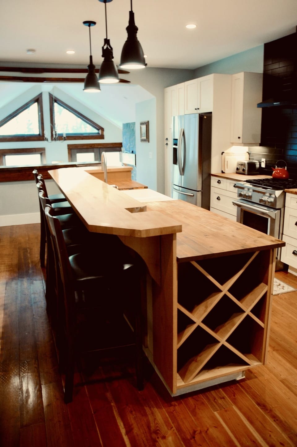 Entertainer's Kitchen  With Island Seating For Six