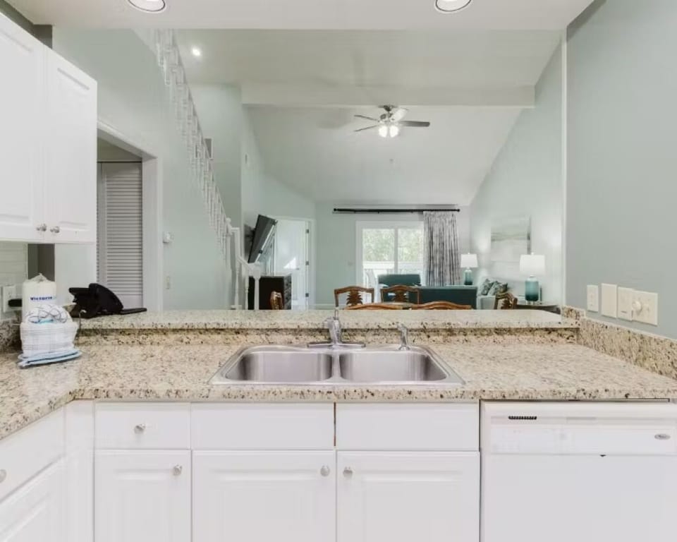 Cook with ease in a bright kitchen and breakfast bar.