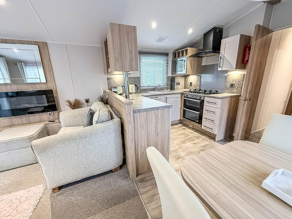 Nestled in Pakefield, Suffolk, UK, this park offers cosy static caravan holidays with a cosy kitchen area, ideal for a convenient and comfortable staycation UK.