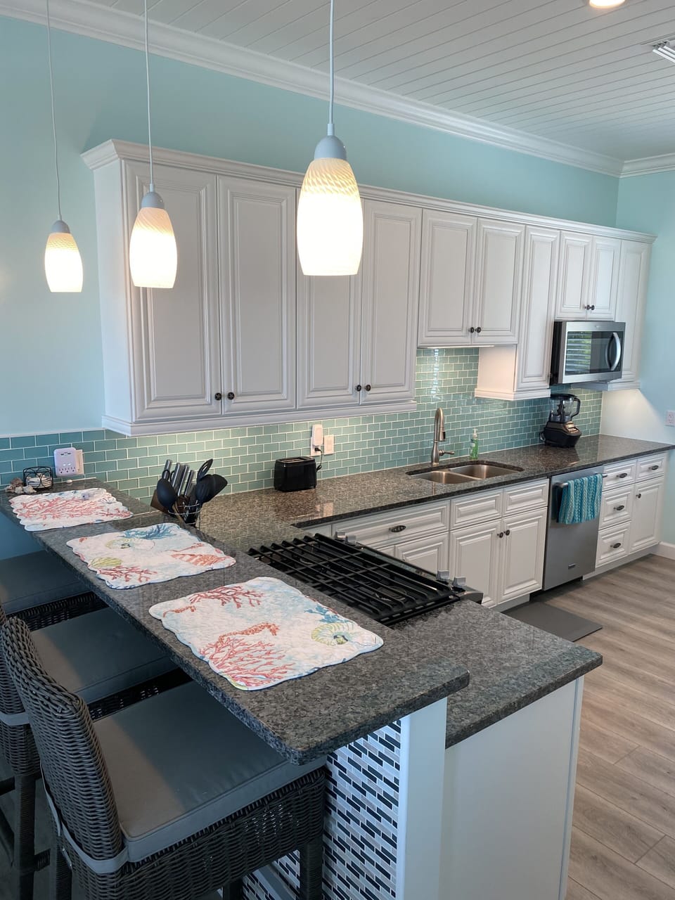 Kitchen with Bar