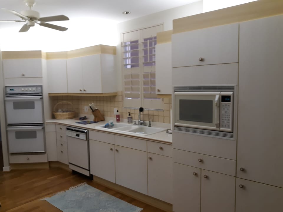 Kitchen with plenty of cabinets