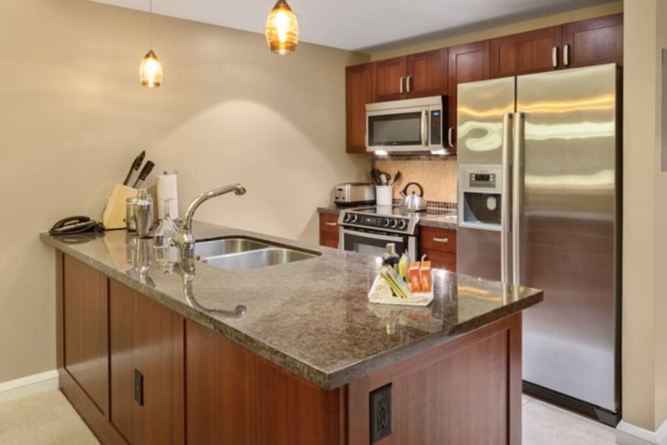 Full kitchen