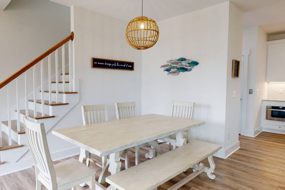 This dining table comfortably seats 7. Perfect to enjoy a family meal after a long day at the beach!