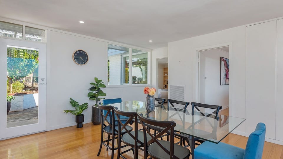 Dining room - entry level