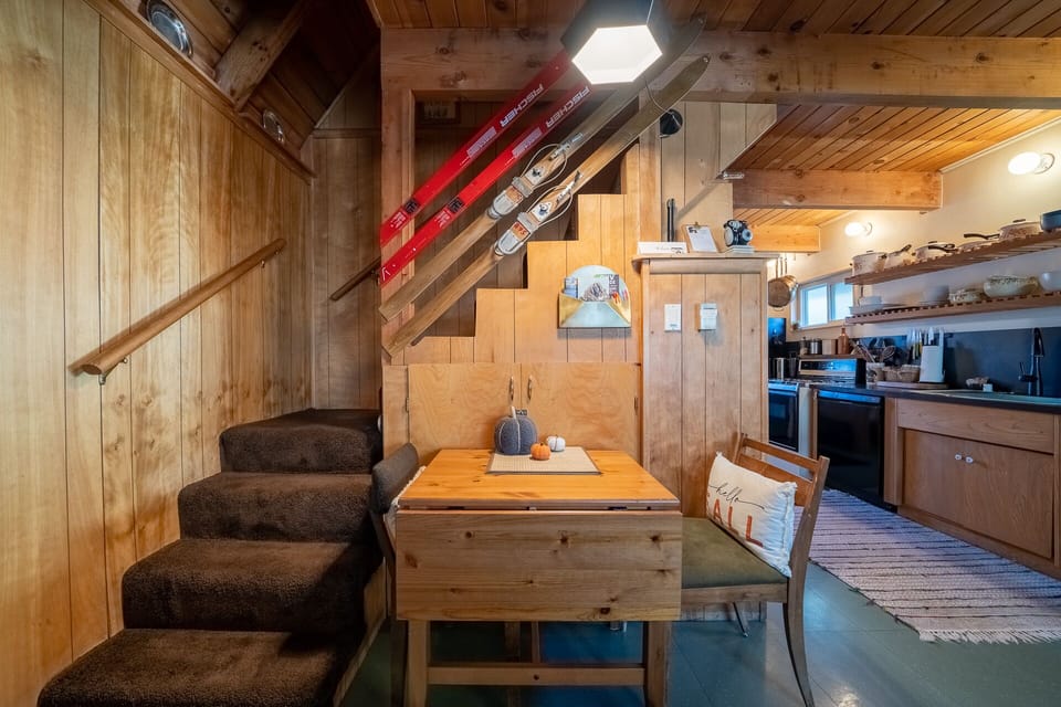 Dining table expands on both ends