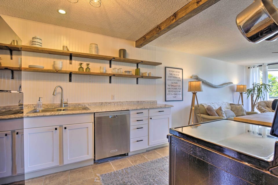 Kitchen | Fully Equipped | Dishware/Flatware | Pots/Pans