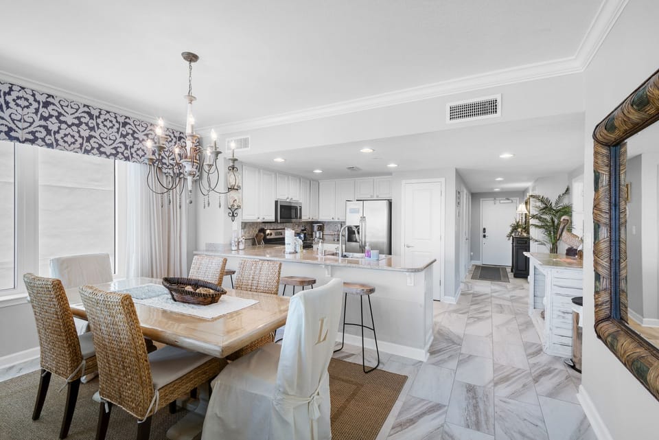 Dining room table seats 6