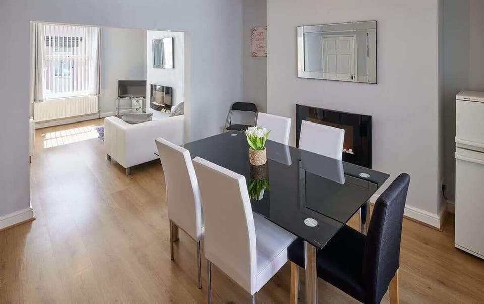 1 Oswy Street, Whitby - Host & Stay
