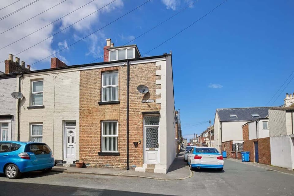 1 Oswy Street, Whitby - Host & Stay