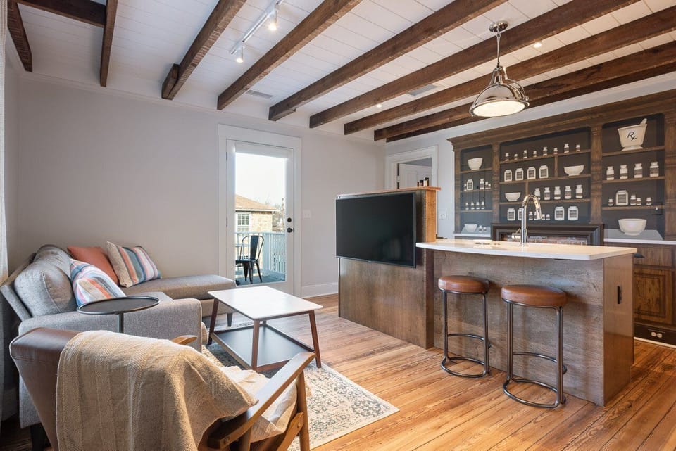 Kitchen & Living Area