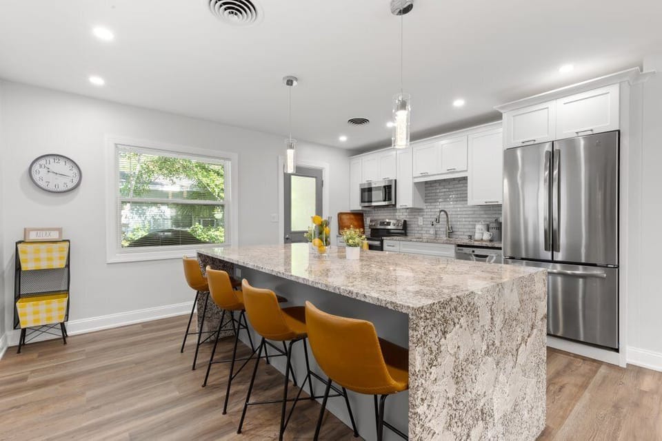 Large Island for Meal Prep for Dining