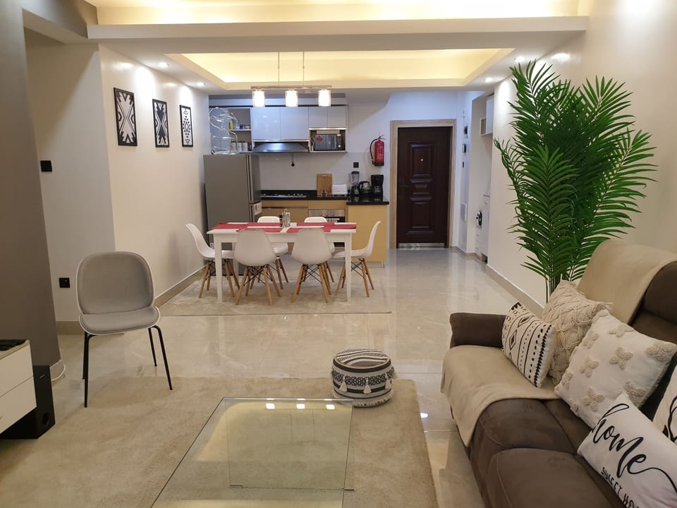 Living/dining room, kitchen