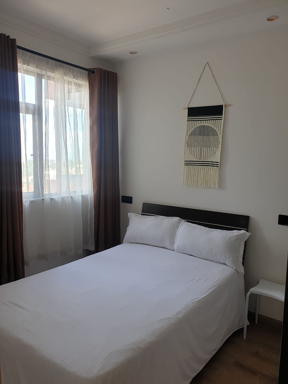 Bedroom 3 with double bed (4'0'' x 6'3'')/(120 x 190cm)