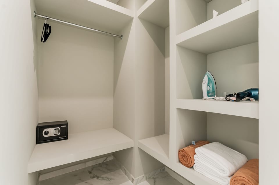 Wlk in closet
