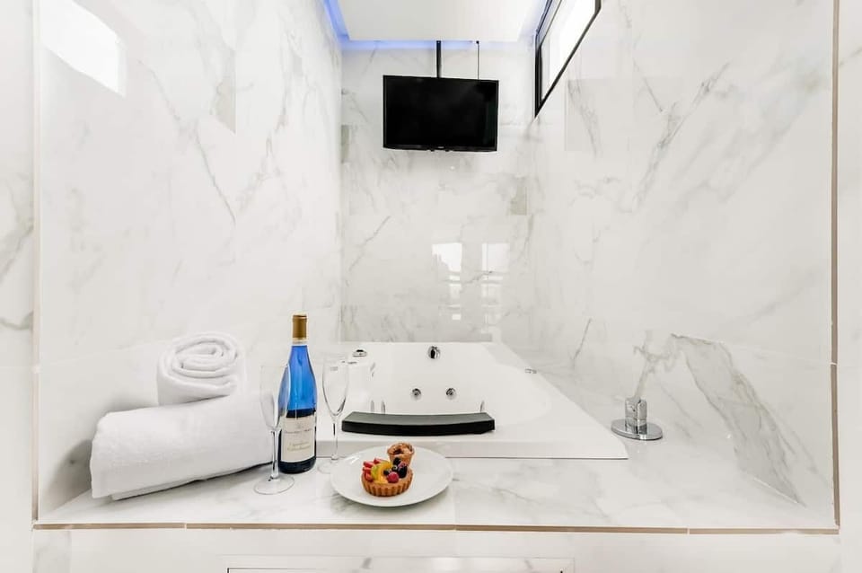 Whirlpool tub to relax after work