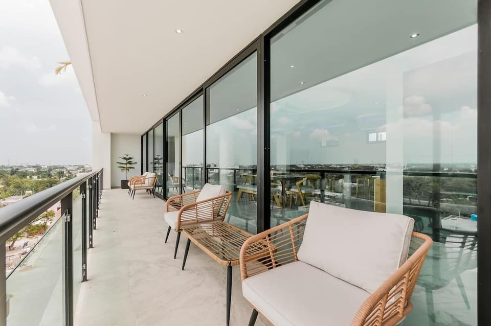Balcony on the entire floor, to enjoy incredible sunsets