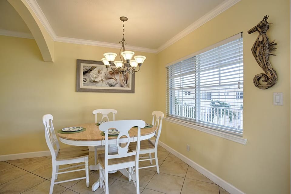 Enjoy easy conversations around a cozy, beachy dining set.