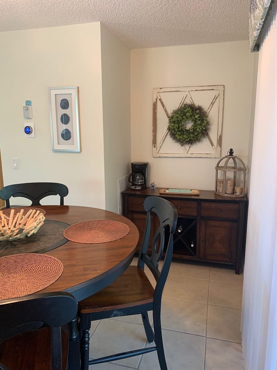 Dining room / coffee bar