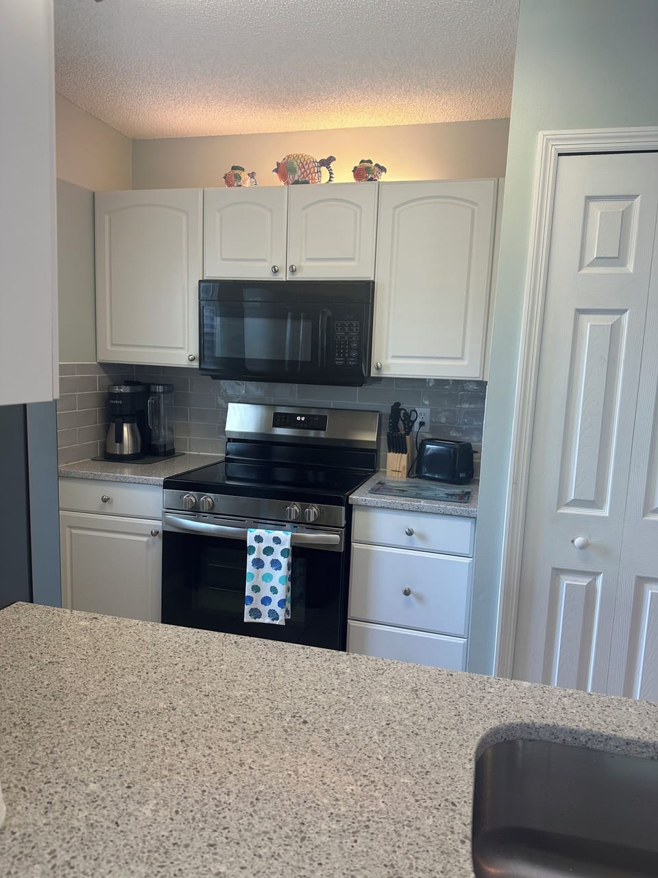 Stove with built in air fryer