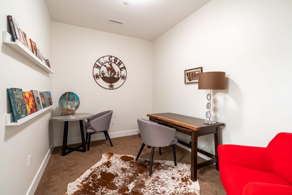 Additional room with office space.