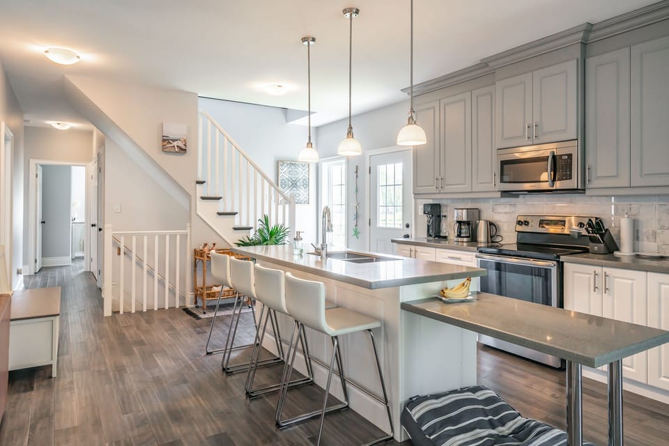 Seating to many at the kitchen island