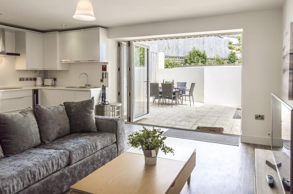 Milford Street - 5 Bed Holiday Home - Saundersfoot (3986)