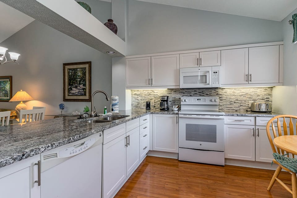 Kitchen - The kitchen is beautiful - it has a counter height bar, stacked stone backsplash and all the cooking items need to make an amazing meal!