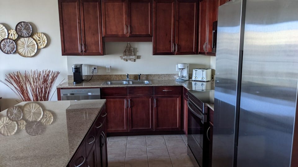 Full kitchen

