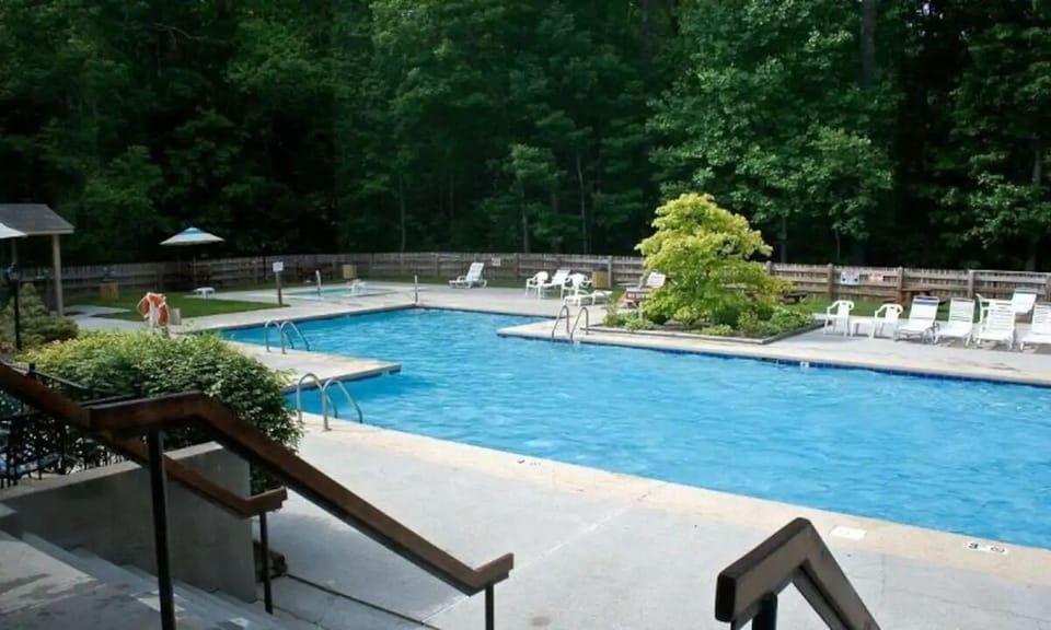 Splish! Splash! Sapphire Resort: 3 pools, hot tub and sauna!