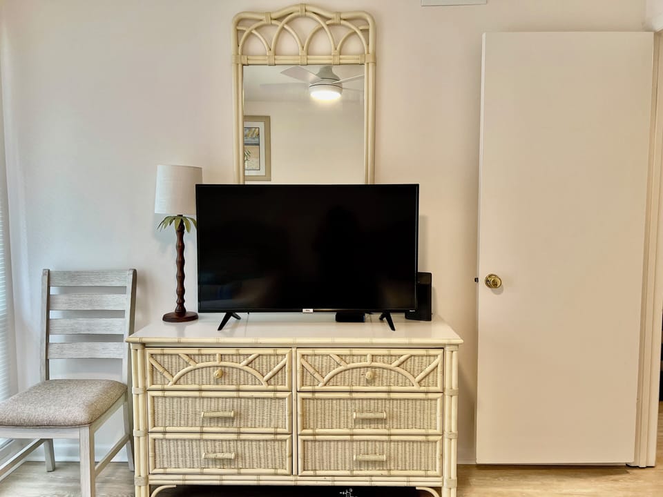 Hall bedroom 2