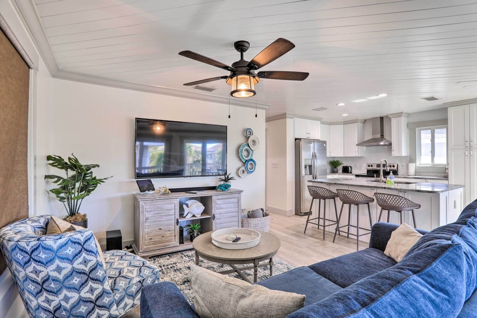 Living Room | Sleeper Sofa | Smart TV