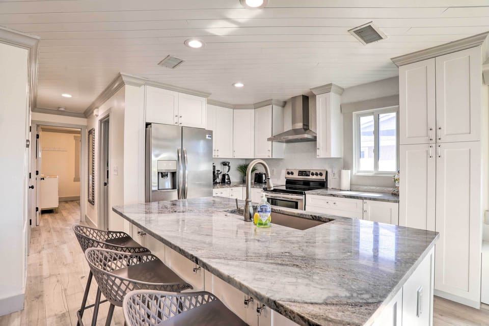 Fully Equipped Kitchen | Central A/C & Heating