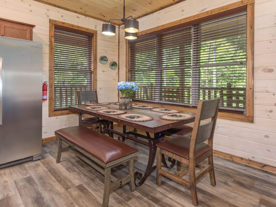 Dining Area - Seating for Eight