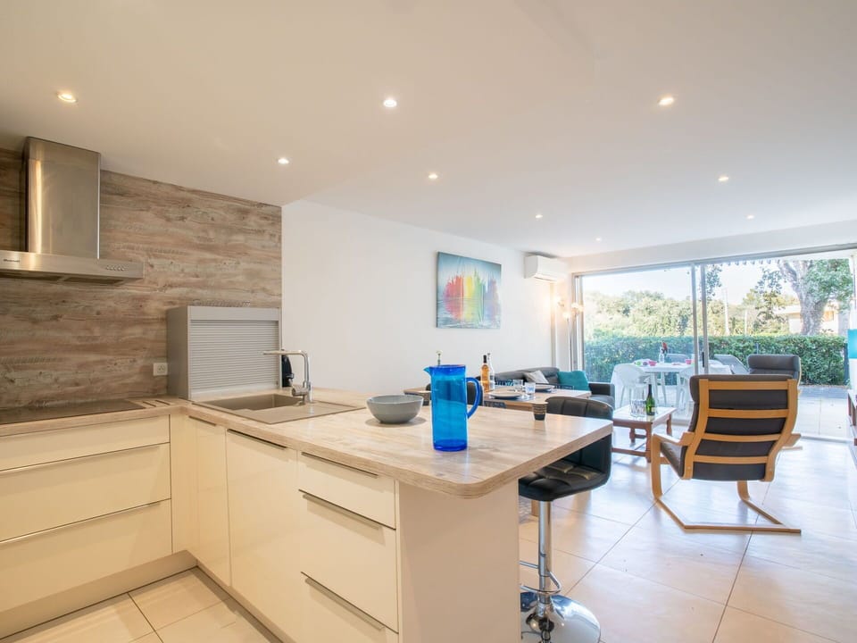 Cabinetry, Furniture, Property, Countertop, Building, Chair, Table, Drawer, Kitchen, Wood