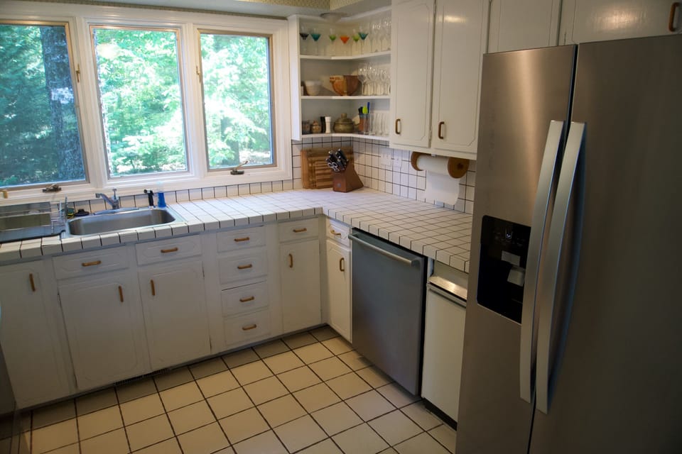 Kitchen (new dishwasher and fridge in 2021)