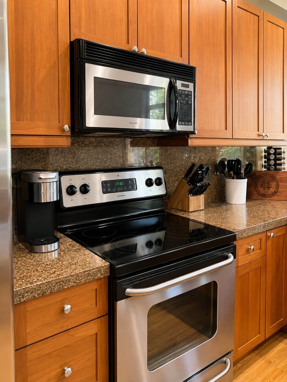 Keurig Duo coffee maker with pot