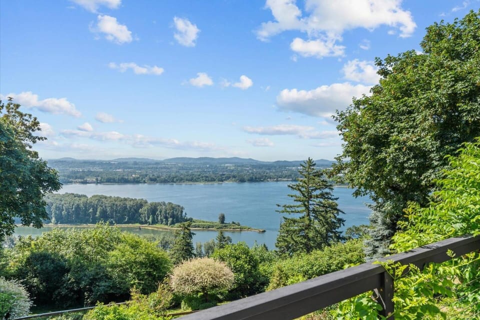 Riverview Luxury Estate is in the cute small town of Camas, one of the entry points to the Gorge.