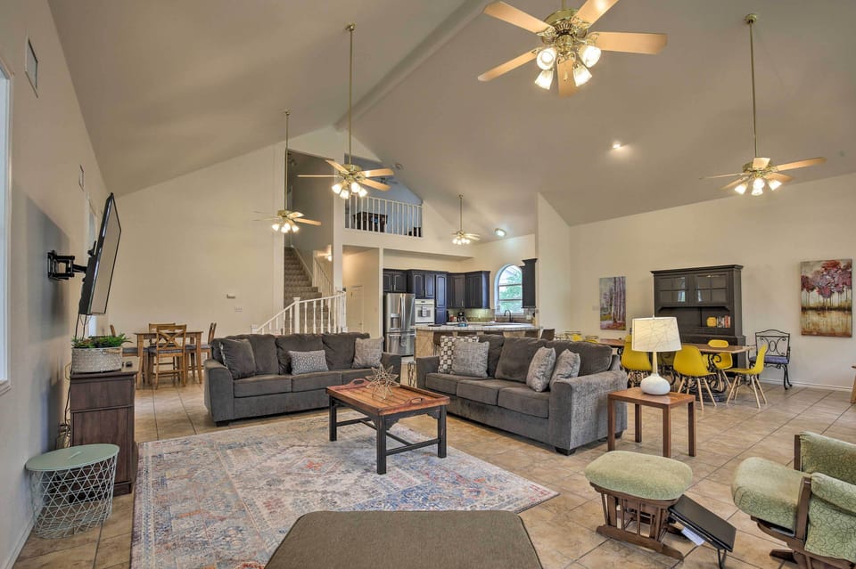 Living Room | Smart TV