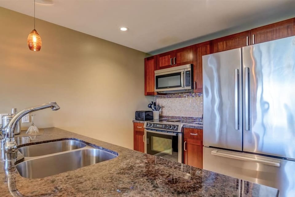 Full kitchen