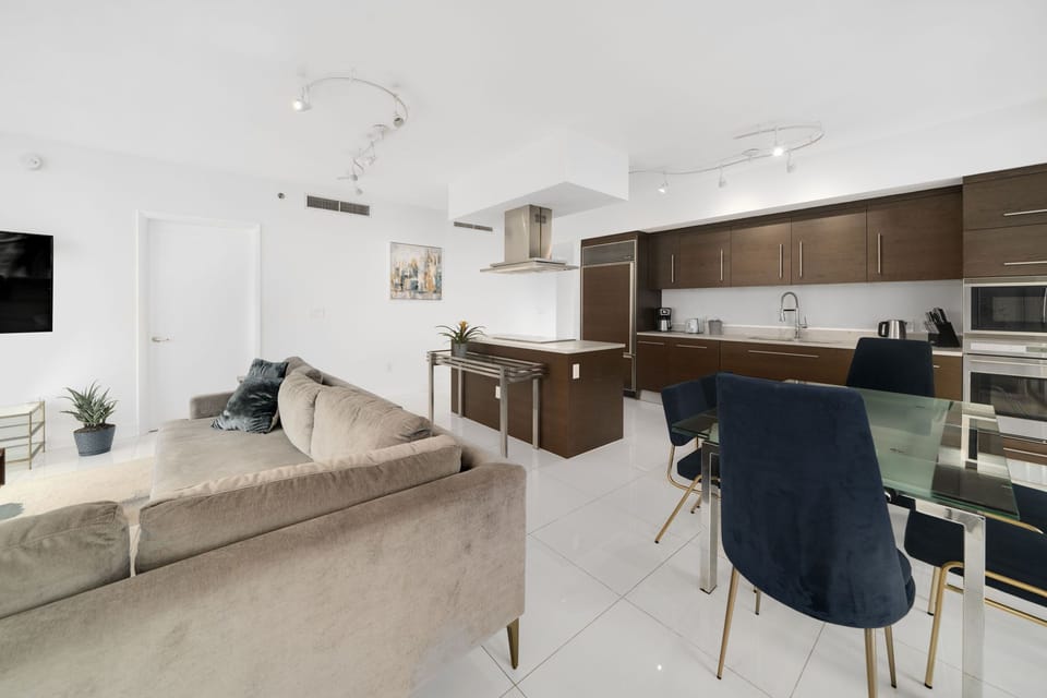 A very beautiful corner unit!