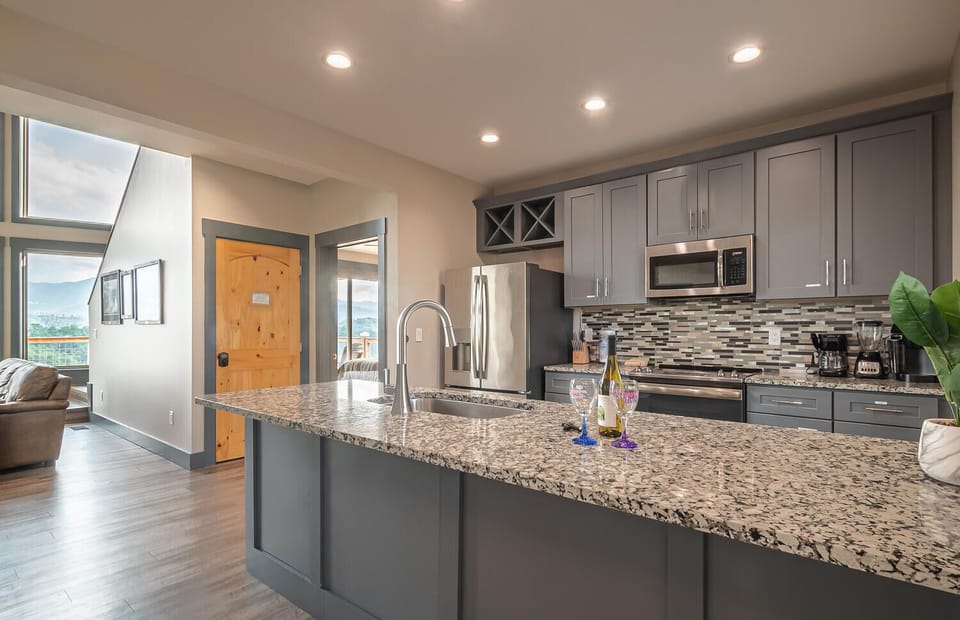 Beautiful Kitchen with a View!