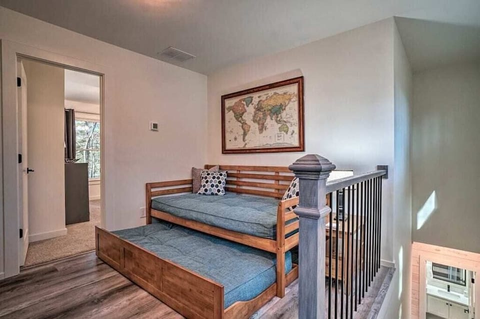 Flex Space 2 Twin Beds w/Smart Tv and NetFlix
