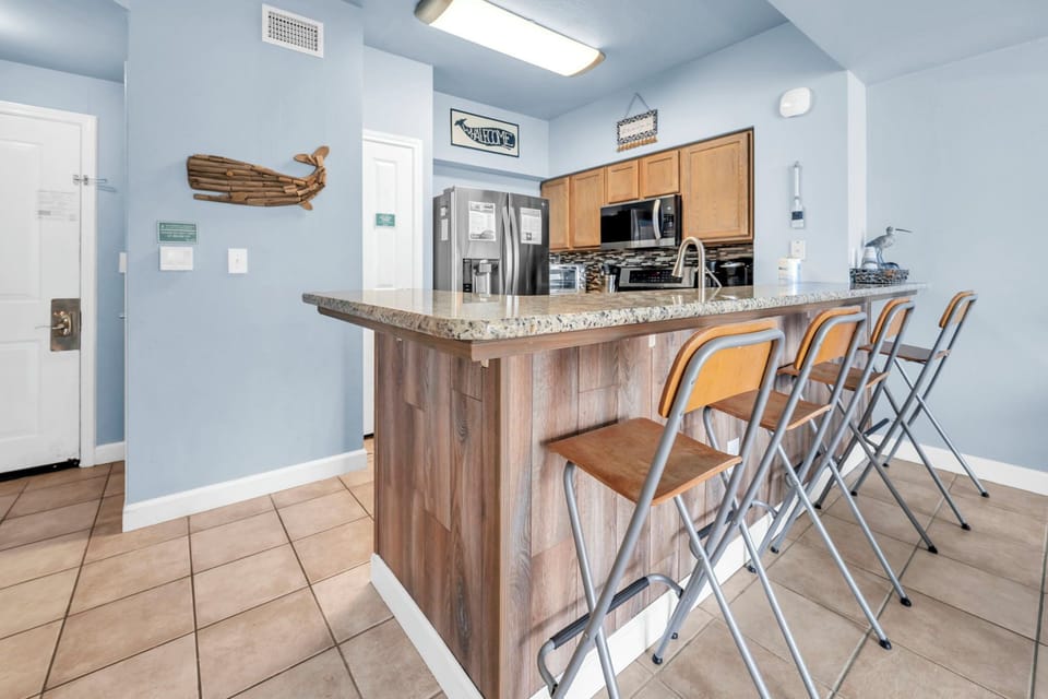 Eat-in bar seating