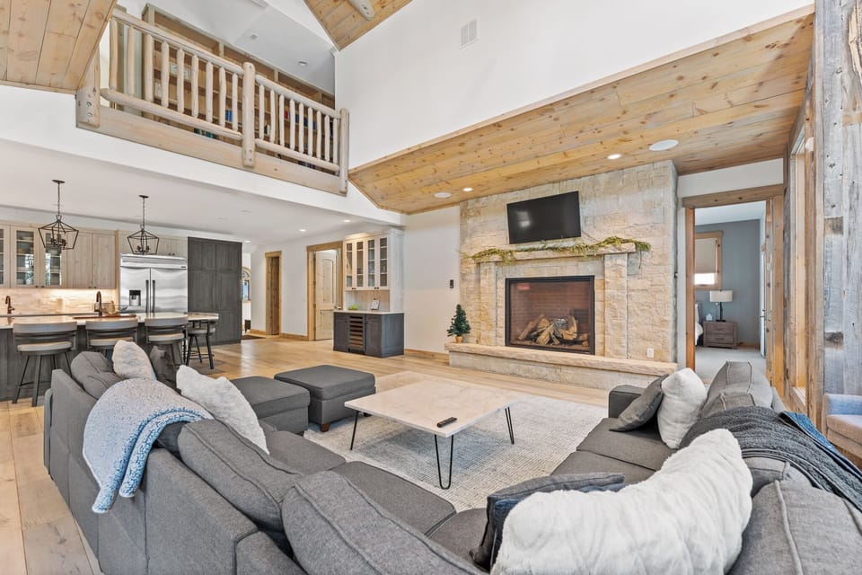 Open-concept space with a vaulted ceiling and ample lighting.