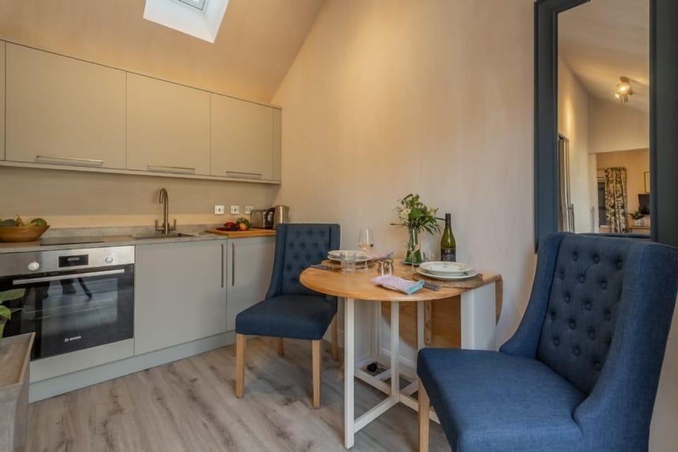 The Able Stables, Sam's Cottage, East Rudham: Kitchen/ dining area