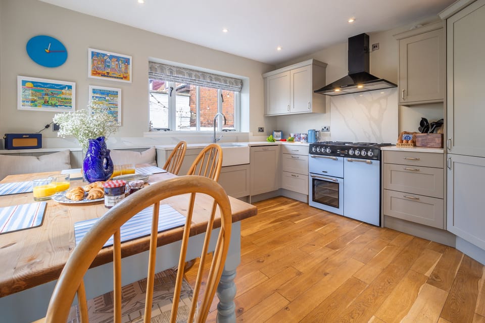 Ground floor: Light, airy and well-equipped kitchen and dining area